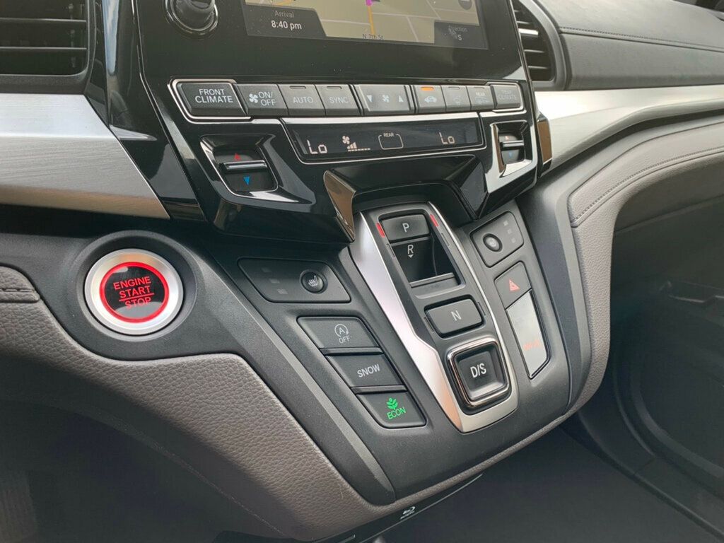 2018 Honda Odyssey Touring Automatic TV/DVD - 22946179 - 53