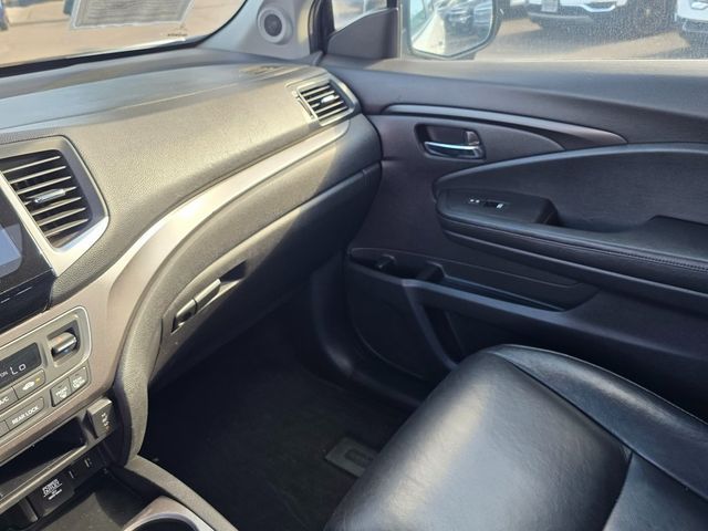 2018 Honda Pilot EX-L AWD - 22935286 - 38