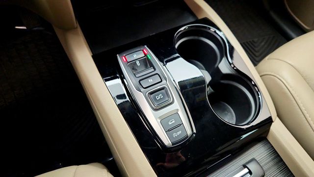 2018 Honda Pilot Touring AWD - 22975856 - 16