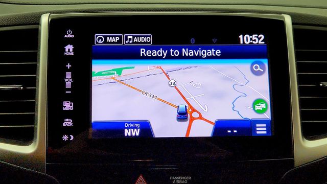 2018 Honda Pilot Touring AWD - 22975856 - 19