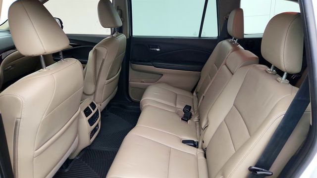 2018 Honda Pilot Touring AWD - 22975856 - 21