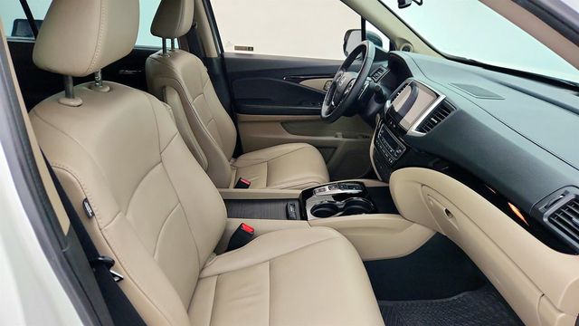2018 Honda Pilot Touring AWD - 22975856 - 25