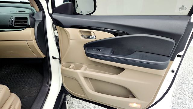 2018 Honda Pilot Touring AWD - 22975856 - 27