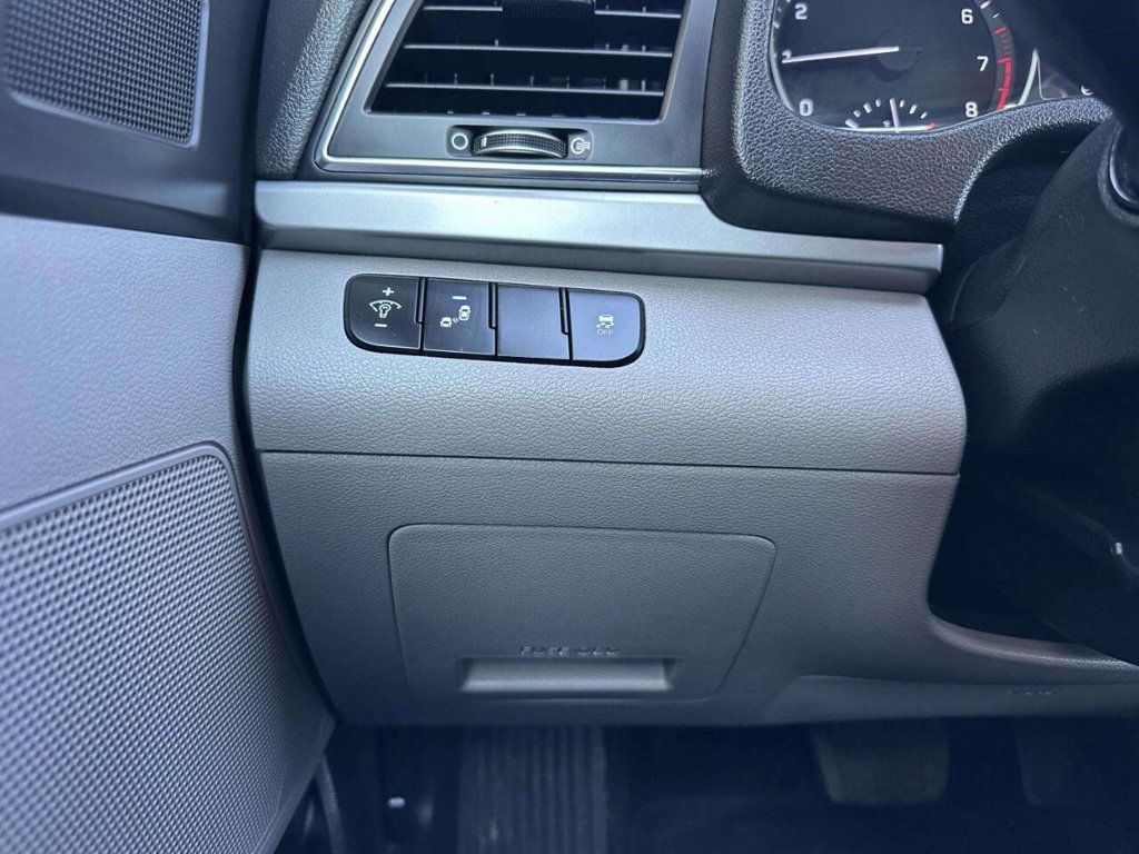 2018 Hyundai Elantra Limited 4dr Sedan - 23002626 - 23