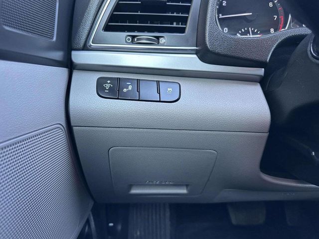 2018 Hyundai Elantra Limited 4dr Sedan - 23002626 - 23