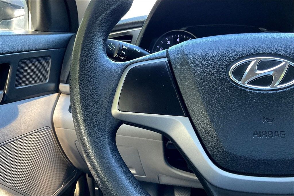 2018 Hyundai Elantra SE photo 19