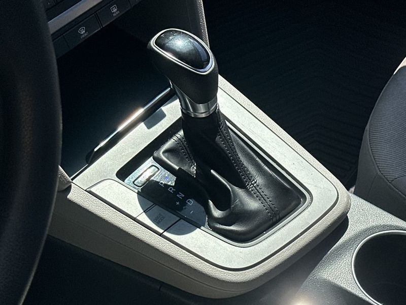 2018 Hyundai Elantra SEL - 23007342 - 18