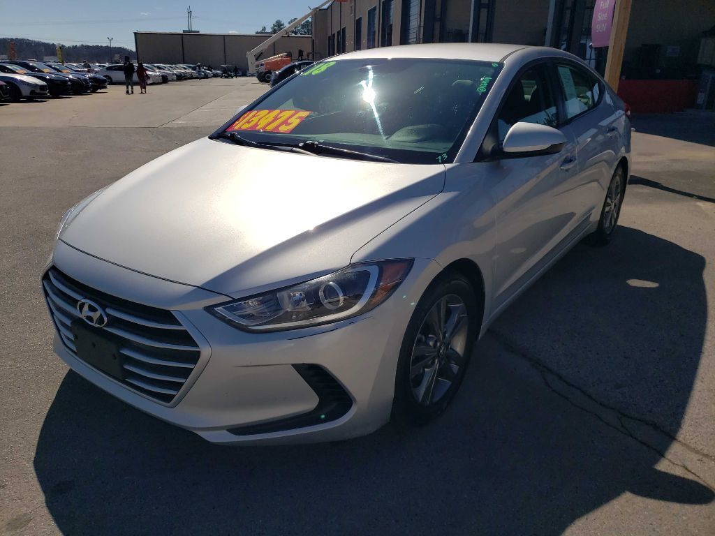 2018 Hyundai Elantra SEL photo 2