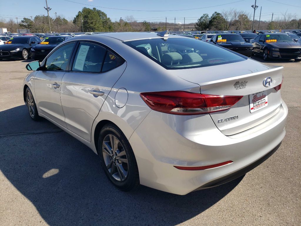 2018 Hyundai Elantra SEL photo 3