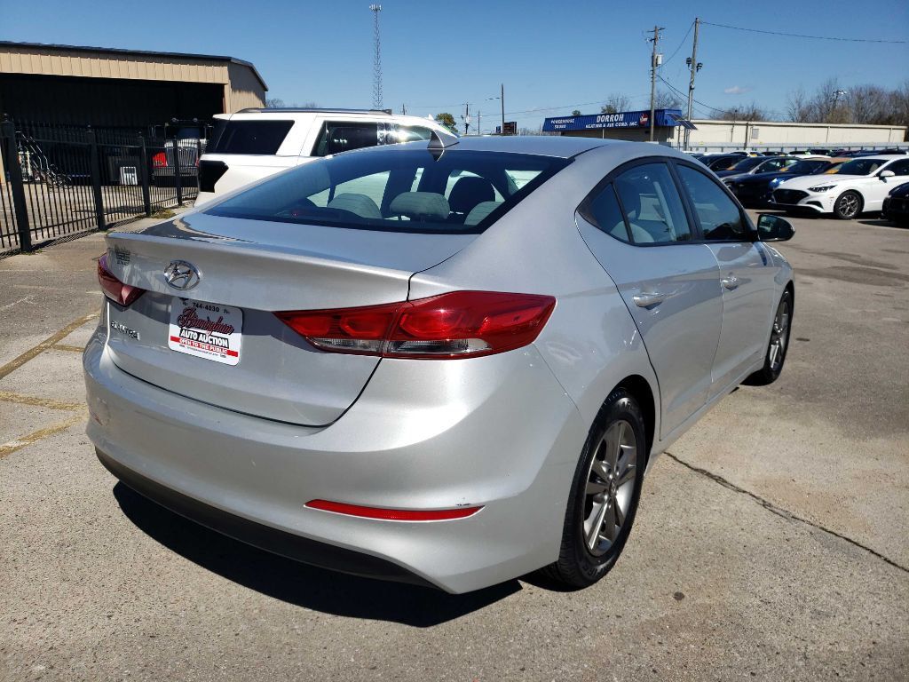 2018 Hyundai Elantra SEL photo 4