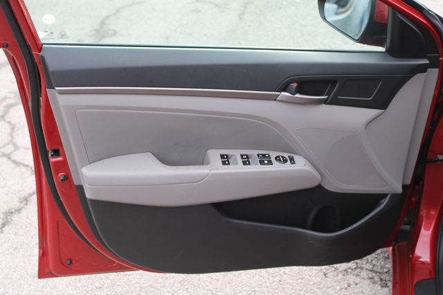 2018 Hyundai Elantra SEL 2.0L Automatic - 22955311 - 17