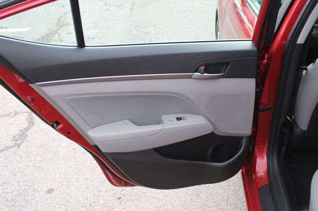 2018 Hyundai Elantra SEL 2.0L Automatic - 22955311 - 18