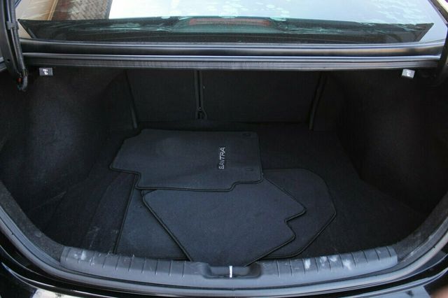 2018 Hyundai Elantra SEL 2.0L, NEW BRAKE SERVICE, NEW TIRES - 23010803 - 23