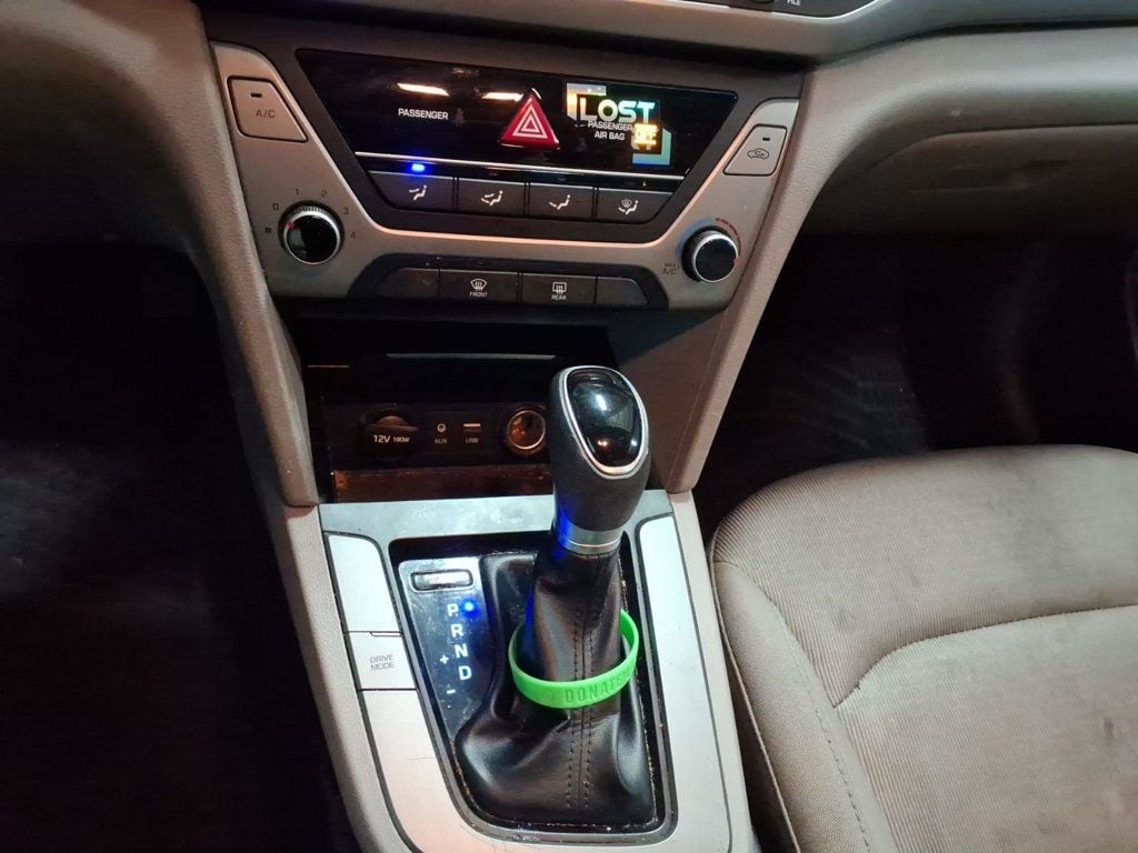2018 Hyundai Elantra SE Sedan 4D - 22989151 - 10