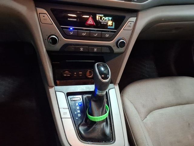 2018 Hyundai Elantra SE Sedan 4D - 22989151 - 10