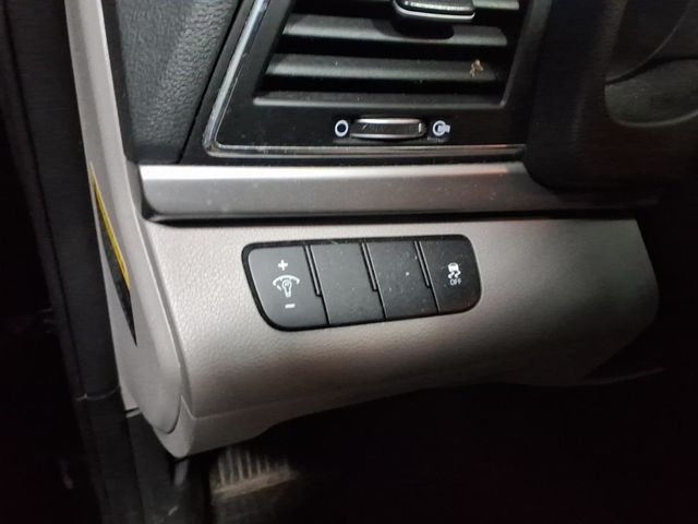 2018 Hyundai Elantra SE Sedan 4D - 22989151 - 11