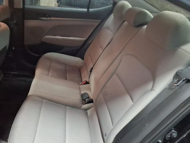 2018 Hyundai Elantra SE Sedan 4D - 22989151 - 13