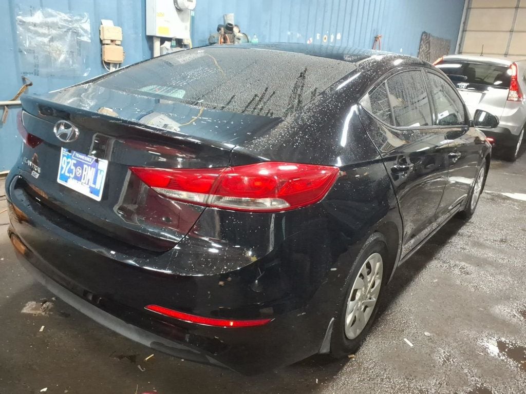 2018 Hyundai Elantra SE Sedan 4D - 22989151 - 1