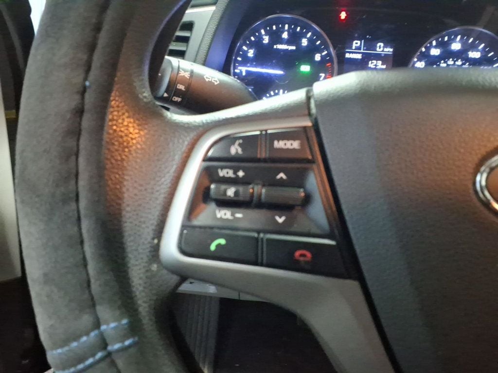 2018 Hyundai Elantra SE Sedan 4D - 22989151 - 5