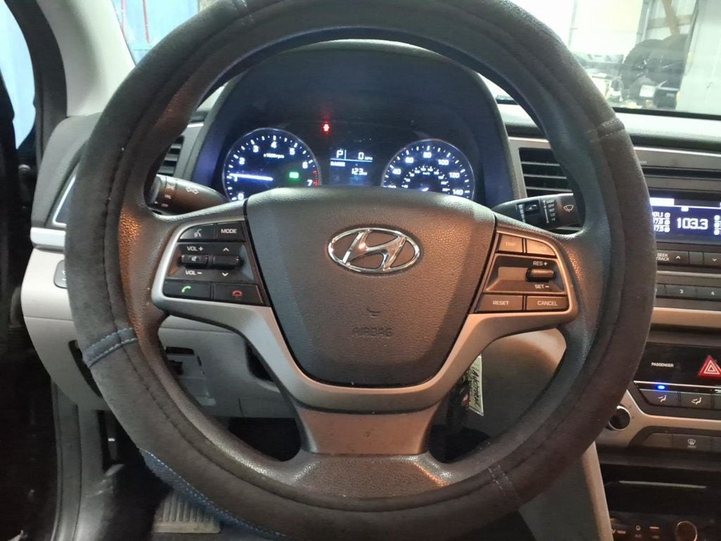 2018 Hyundai Elantra SE Sedan 4D - 22989151 - 6