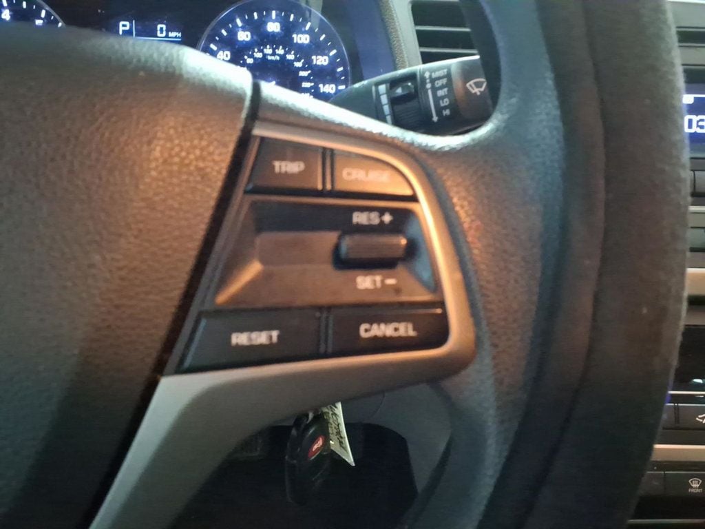 2018 Hyundai Elantra SE Sedan 4D - 22989151 - 7