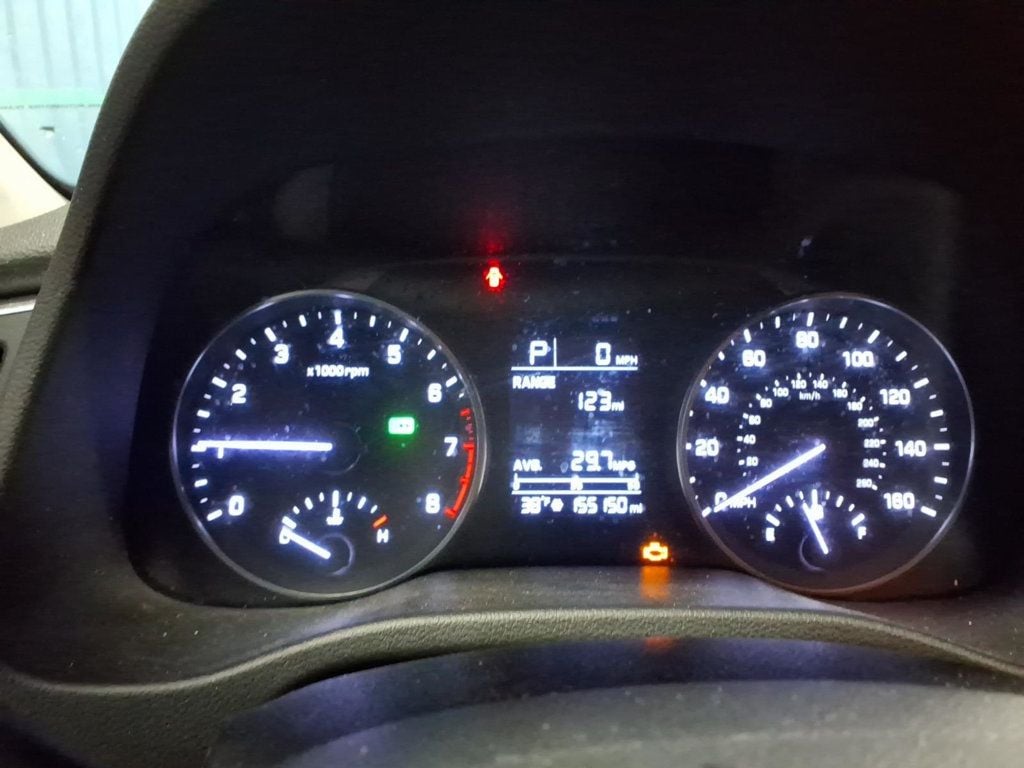 2018 Hyundai Elantra SE Sedan 4D - 22989151 - 8