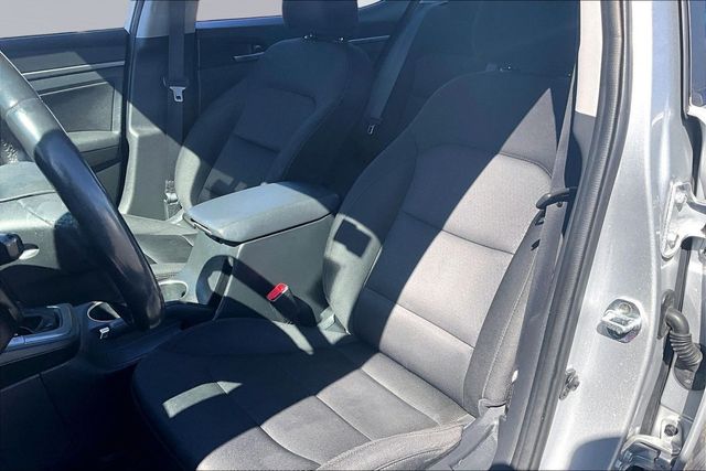 2018 Hyundai Elantra Value Edition - 22996458 - 9