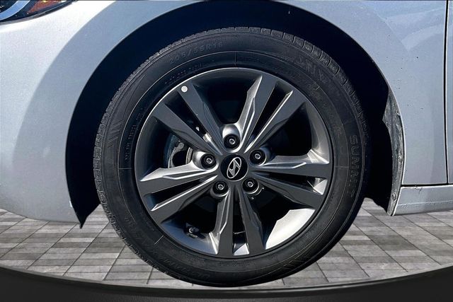 2018 Hyundai Elantra Value Edition - 22996458 - 39
