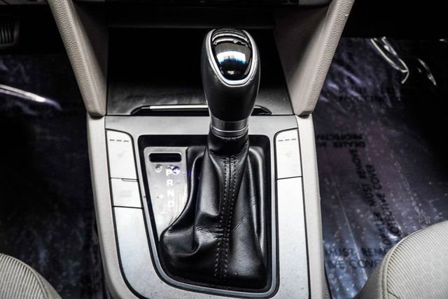 2018 Hyundai Elantra Value Edition 2.0L Automatic - 23033851 - 19