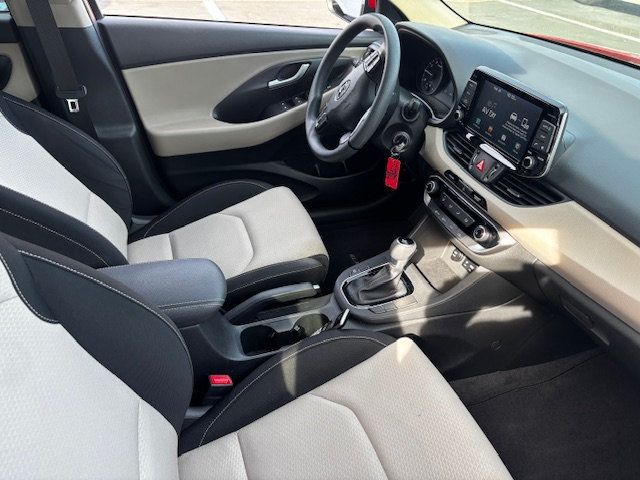 2018 Hyundai Elantra GT  - 22987525 - 11