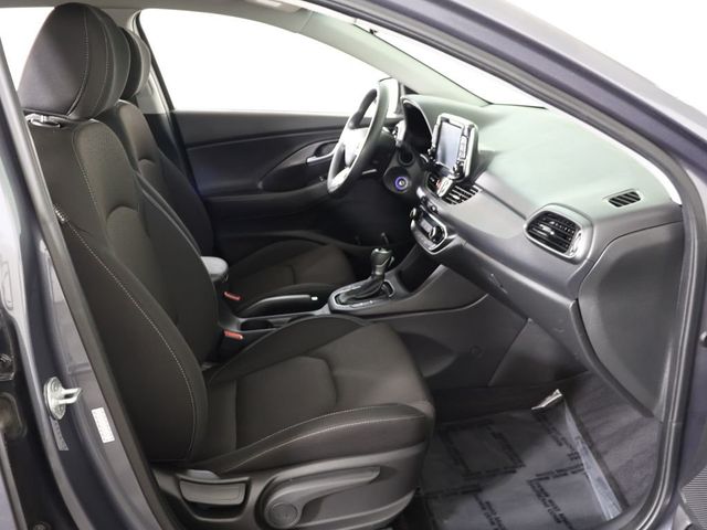 2018 Hyundai Elantra GT Automatic - 23055178 - 25