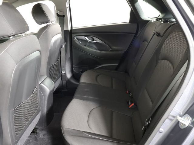 2018 Hyundai Elantra GT Automatic - 23055178 - 28