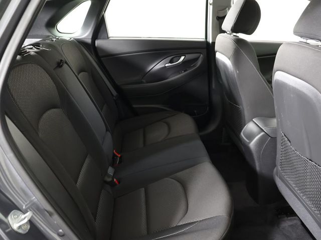 2018 Hyundai Elantra GT Automatic - 23055178 - 29