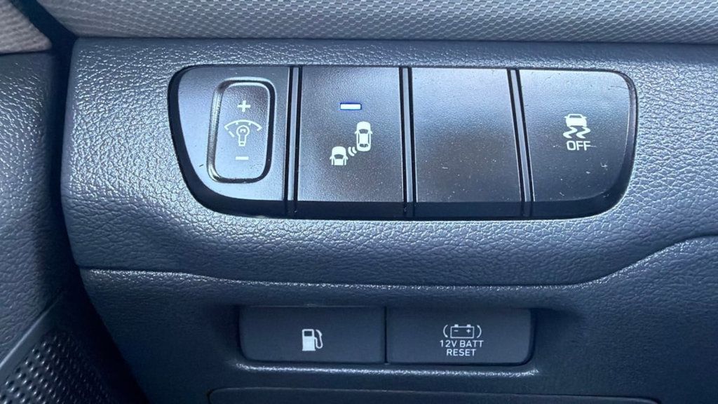 2018 Hyundai Ioniq Hybrid SEL Hatchback - 22979544 - 11