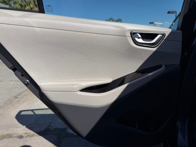 2018 Hyundai Ioniq Hybrid SEL Hatchback - 22979544 - 17
