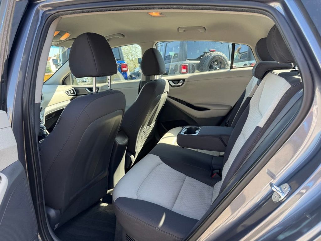 2018 Hyundai Ioniq Hybrid SEL Hatchback - 22979544 - 18