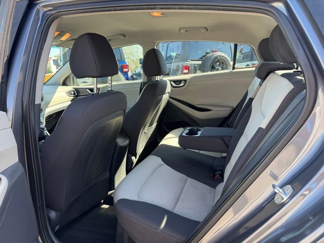 2018 Hyundai Ioniq Hybrid SEL Hatchback - 22979544 - 18