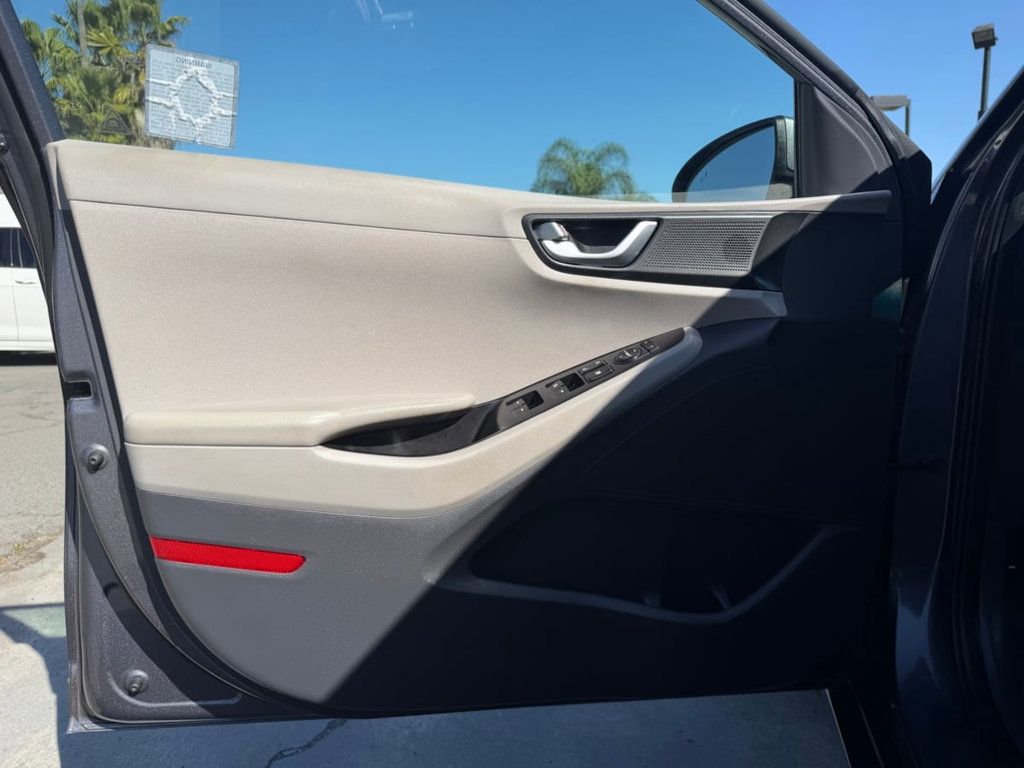 2018 Hyundai Ioniq Hybrid SEL Hatchback - 22979544 - 8