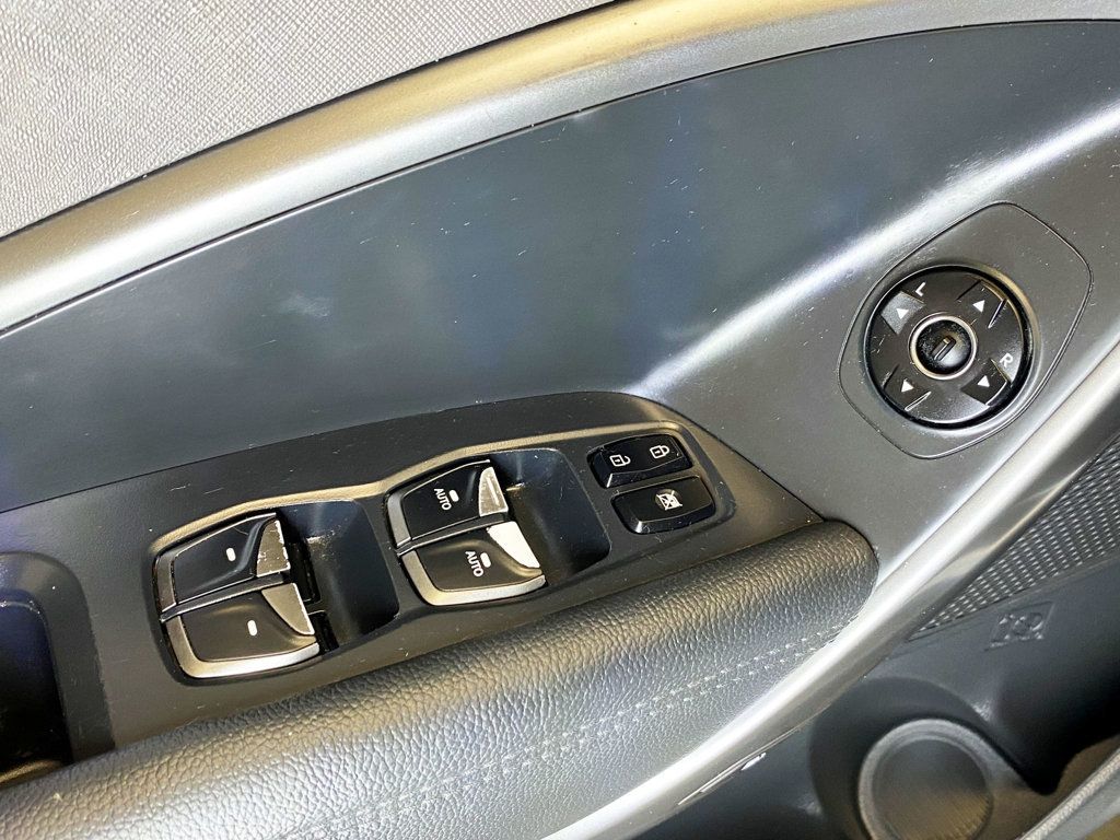 2018 Hyundai Santa Fe Sport 2.4L Automatic AWD - 22944292 - 17