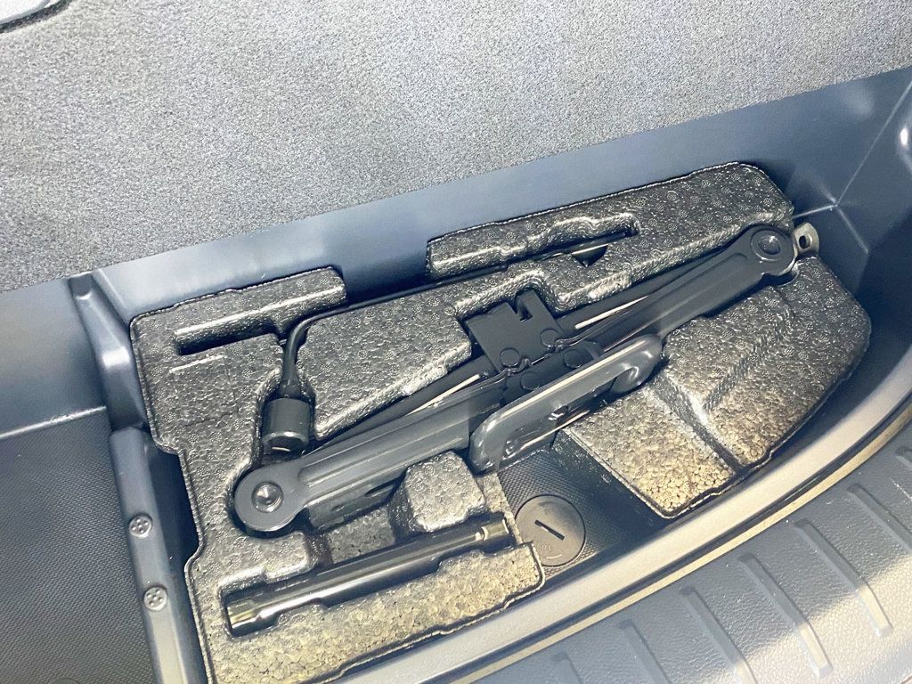 2018 Hyundai Santa Fe Sport 2.4L Automatic AWD - 22944292 - 58