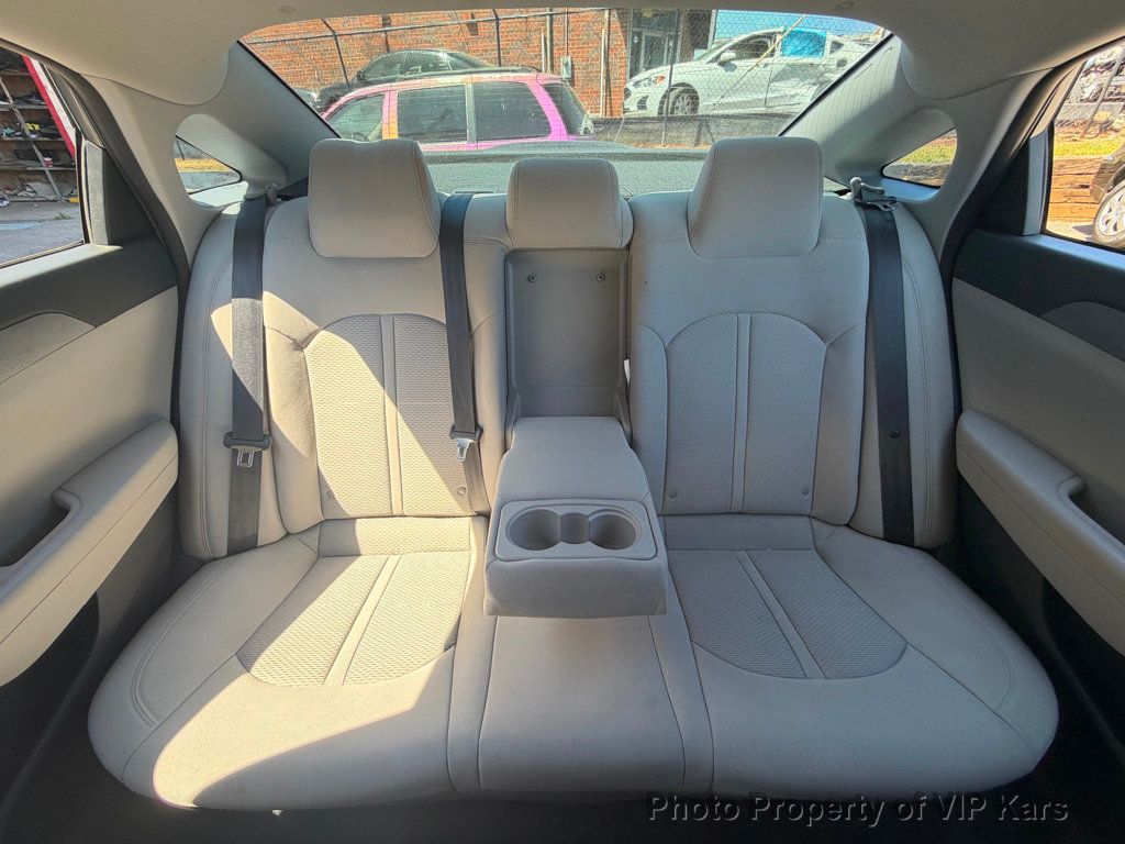 2018 Hyundai Sonata SE 2.4L - 23011958 - 17