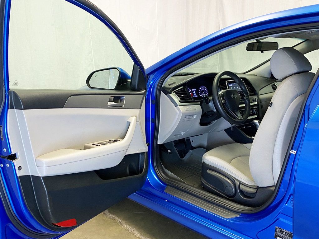 2018 Hyundai Sonata SE 2.4L - 22940663 - 18