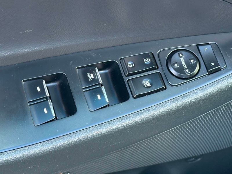 2018 Hyundai Tucson Limited AWD - 22880874 - 17