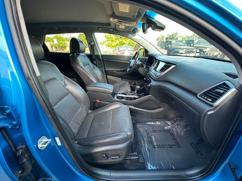 2018 Hyundai Tucson Limited AWD - 22880874 - 28