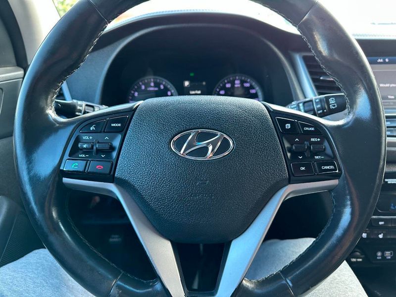 2018 Hyundai Tucson Limited AWD - 22880874 - 32