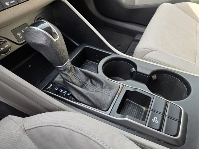 2018 Hyundai Tucson SE FWD - 22976977 - 19