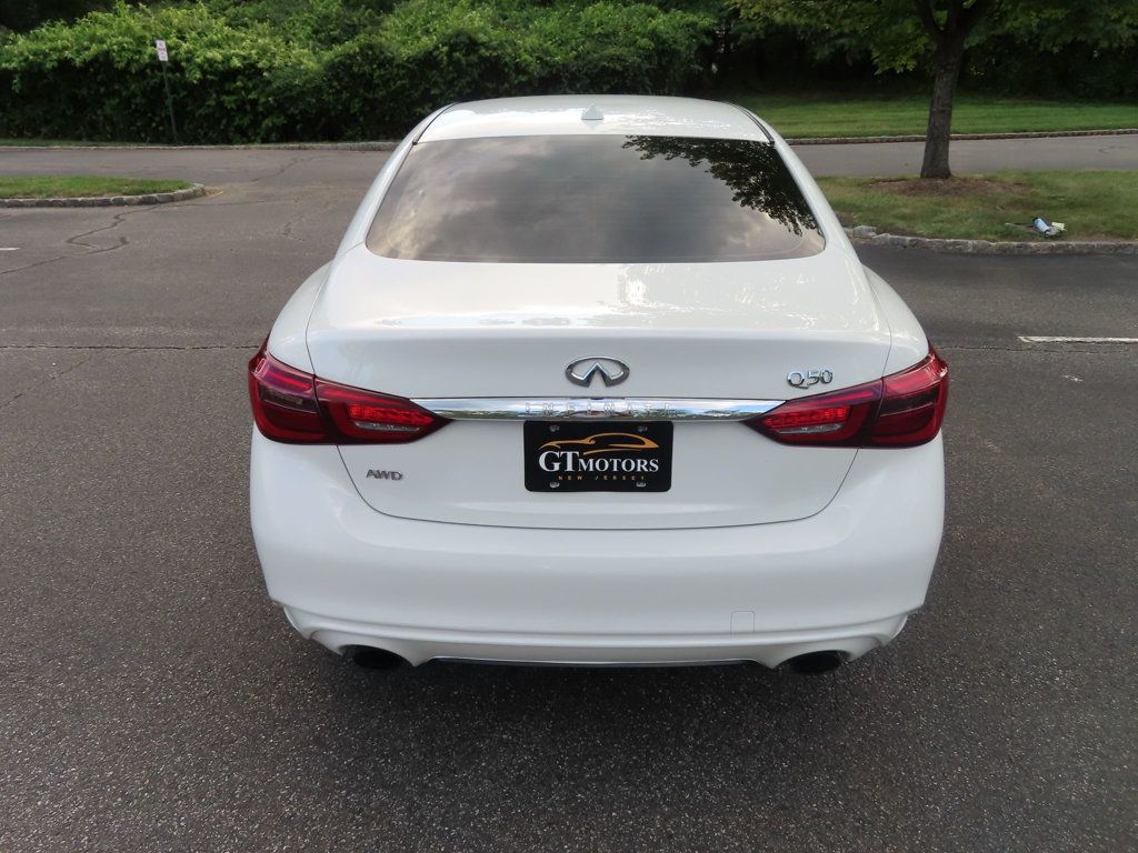 2018 Infiniti Q50 3.0t LUXE AWD photo 12