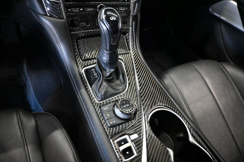 Infiniti Q60 photo 12