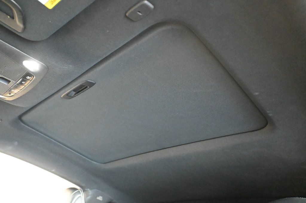 Infiniti Q60 photo 16