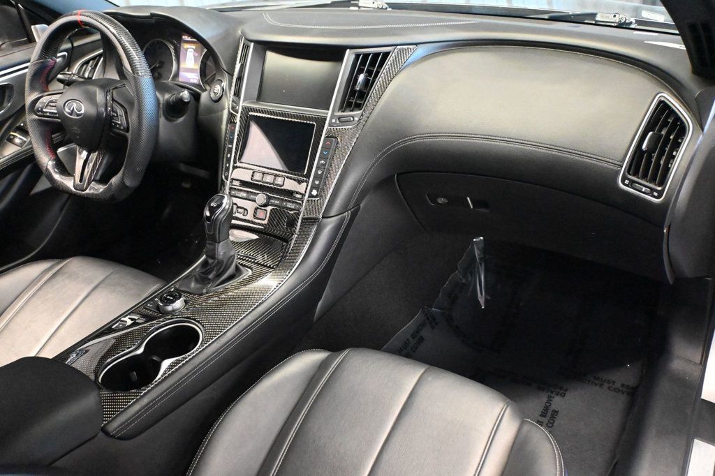 Infiniti Q60 photo 8